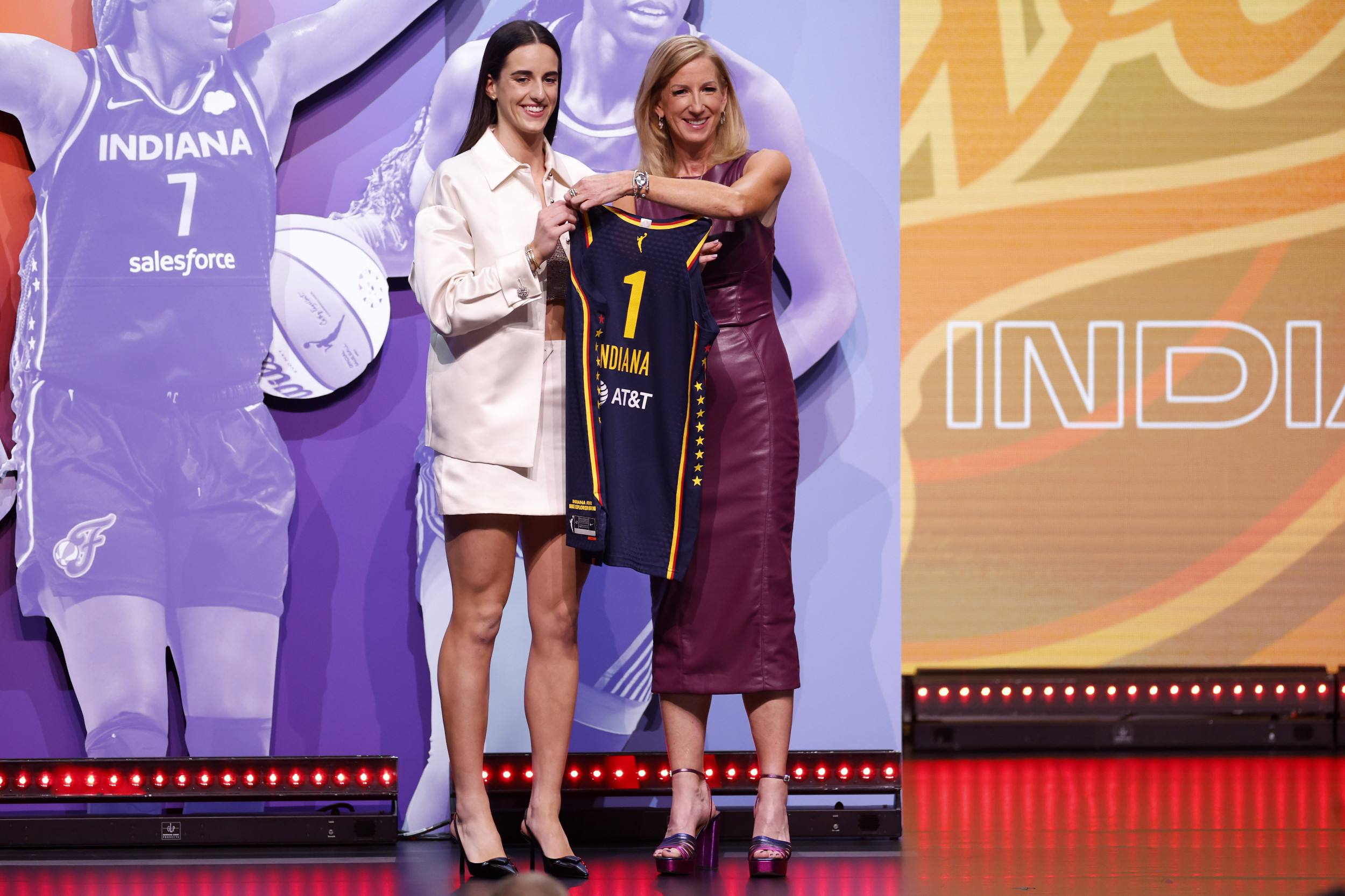 Caitlin Clark WNBA Jerseys Sold Out in One Hour on Fanatics DNyuz