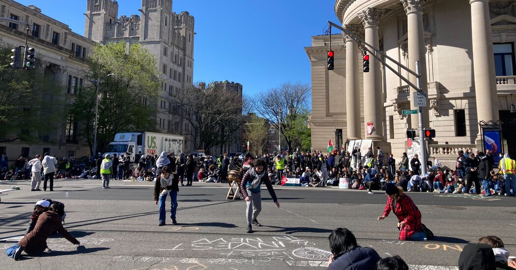 Dozens of Yale Students Arrested During Campus Protests – DNyuz