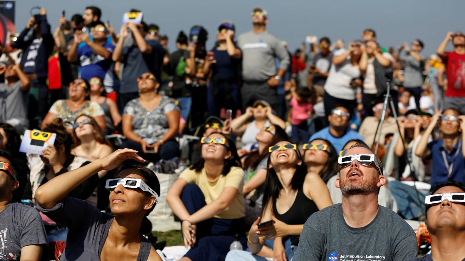 Eclipse Countdown Begins as Weather Threatens to Spoil the View DNyuz