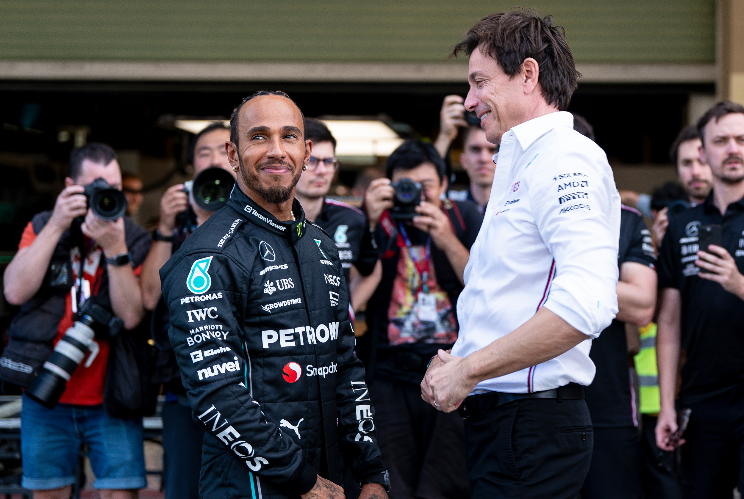 Mercedes F1 News Toto Wolff Puts Trust in Lewis Hamilton ‘A Pro’ DNyuz