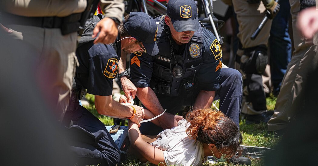 New Round of Arrests at University of Texas as Protesters Defy Governor