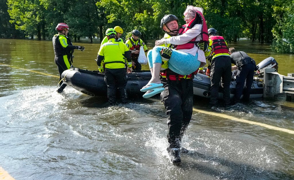 Heavy Rains Over Texas Have Led Water Rescues and Evacuation Orders DNyuz