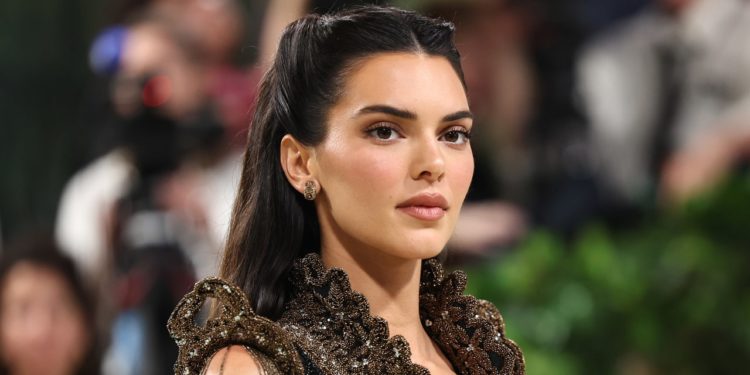 Kendall Jenner Has Sidelined Sambas For a New Cult Sneaker – DNyuz