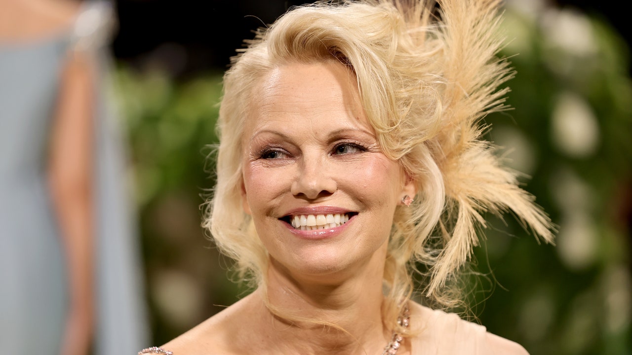 Pamela Anderson Is Absolutely Glowing at the Met Gala 2024 in Oscar de