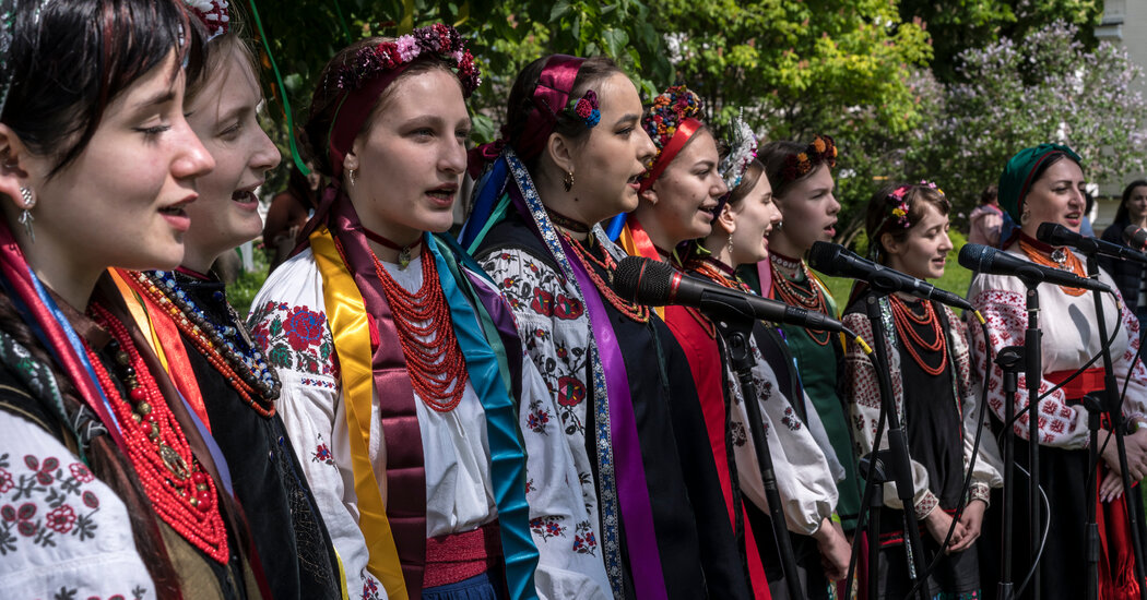 As Ukraine Rebuilds Its Identity, Folk Songs Are the New Cool – DNyuz