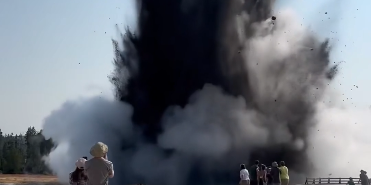 Hydrothermal Explosion at Yellowstone Sends Tourists Racing for Safety ...