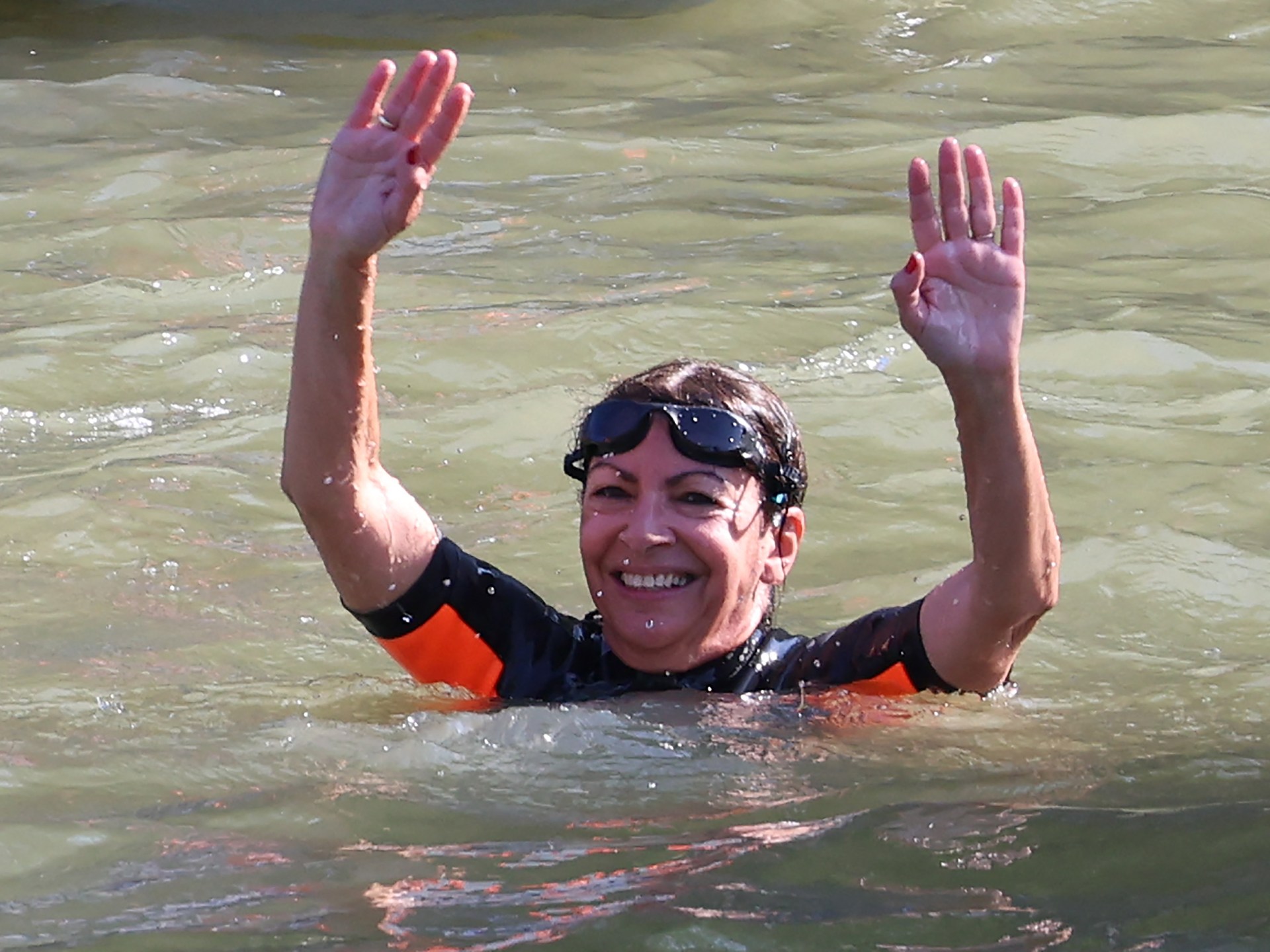 Paris mayor takes preOlympics dip to prove Seine clean ahead of 2024