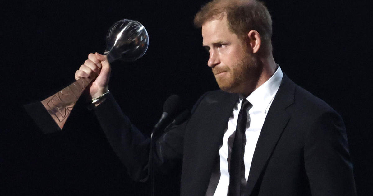 Prince Harry accepts Pat Tillman award despite Tillman’s mom’s