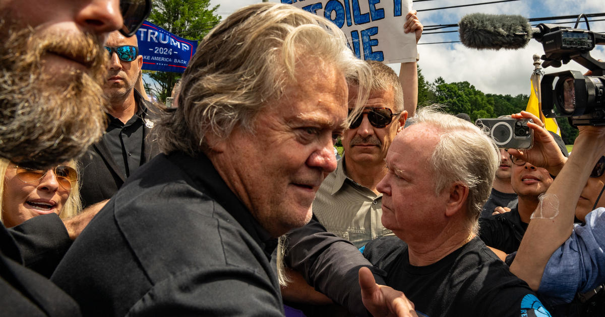 Steve Bannon Reports To Prison In Connecticut – DNyuz