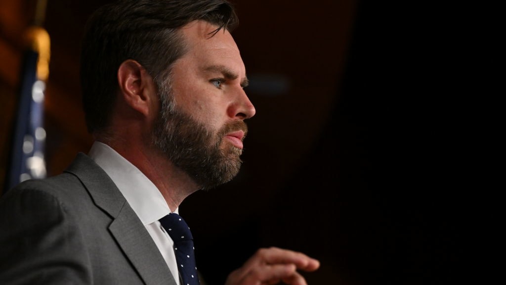 Trump Appears to Have Changed His Mind on J.D. Vance’s Beard – DNyuz