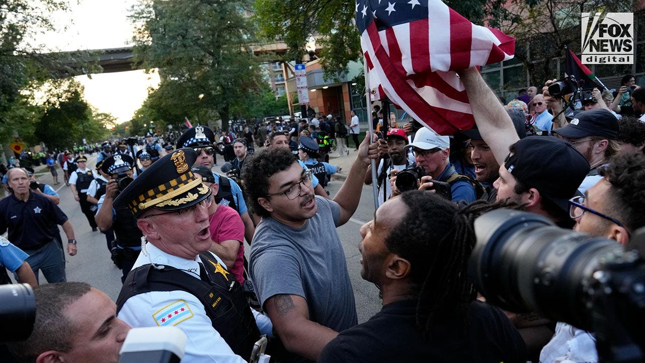 DNC Chicago protesters sound off on 2024 candidates DNyuz