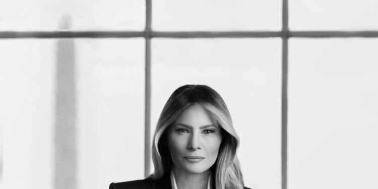 White House Unveils First Lady Melania Trumps Official Portrait Dnyuz