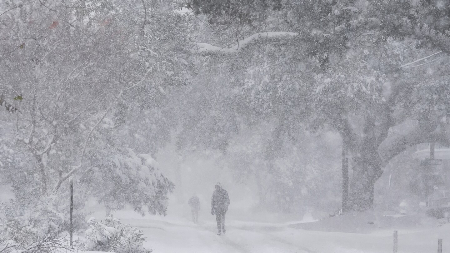 Winter storm that dropped recordbreaking snow in New Orleans spreads