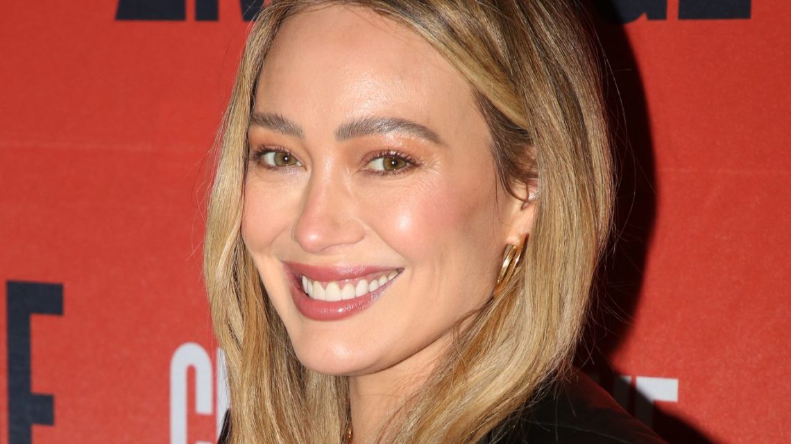 Hilary Duff Gives the Quintessential Millennial-Outfit Formula the ‘Lizzie McGuire’ Touch