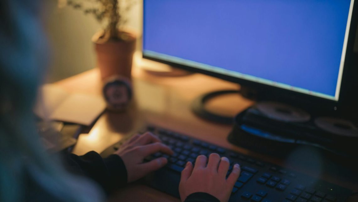 What causes ‘blue screen’ errors on Windows computers?