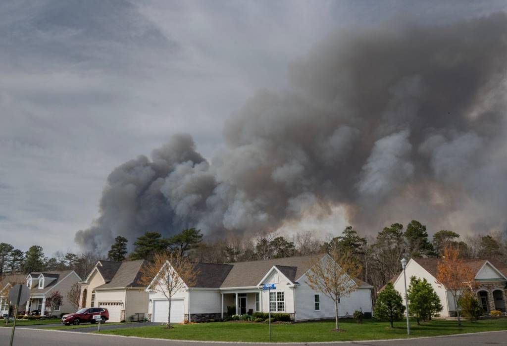 Forest fire emitting large plume of smoke near homes at the Barnegat/Waretown border, viewed from Heritage Place in Barnegat looking north
