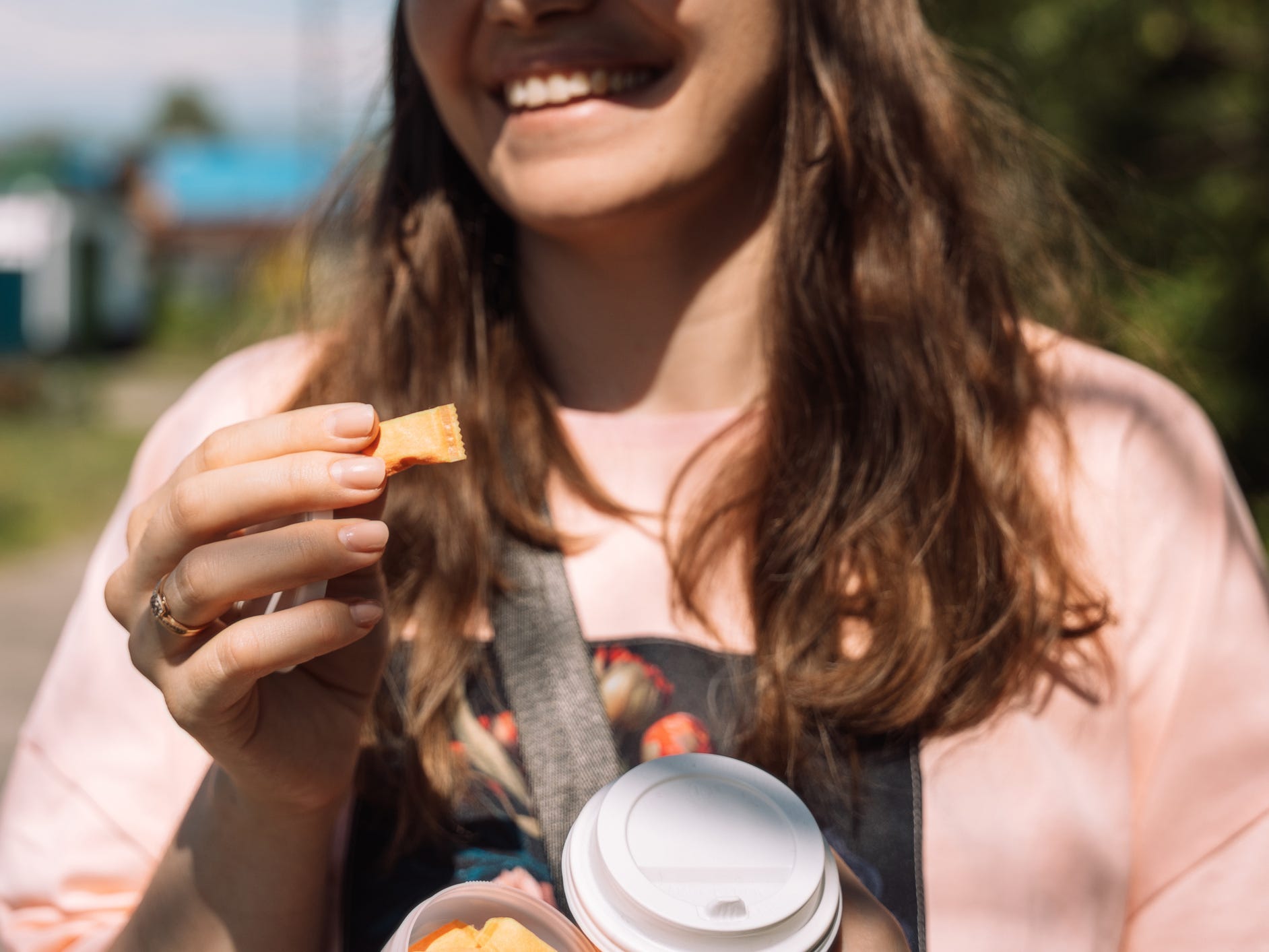 A young woman putting a nicotine pouch in her mouth