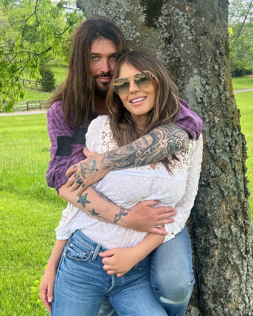 Elizabeth Hurley Cuddles with Billy Ray Cyrus and Shares a Glimpse of Their 'Tennessee Weekend' in New Photos