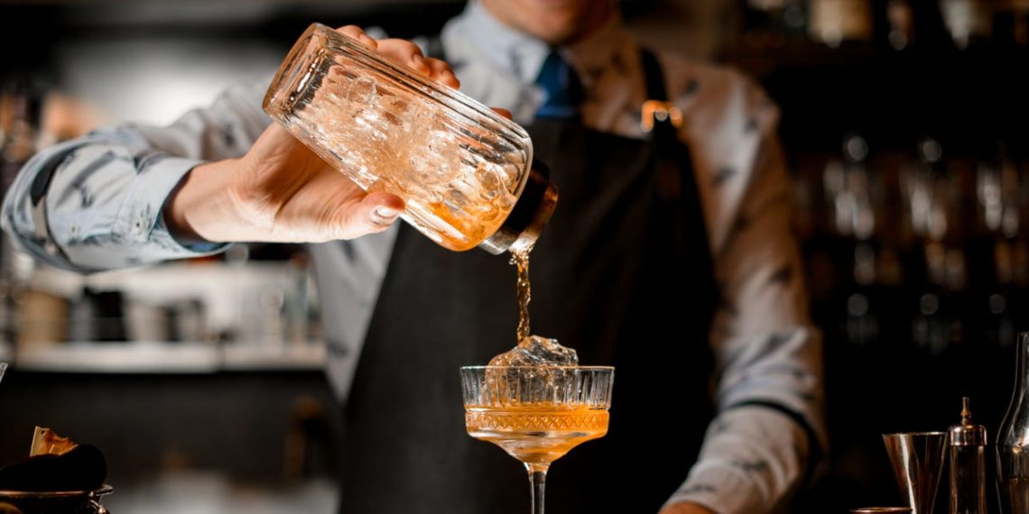 Bartenders share 7 ways you’re wasting money on drinks at bars and restaurants