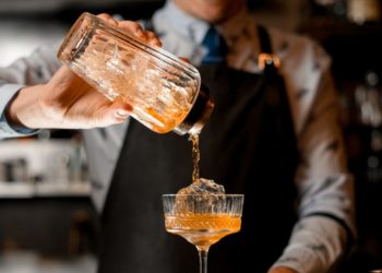 Bartenders share 7 ways you’re wasting money on drinks at bars and restaurants