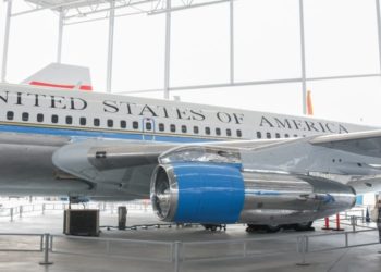 I toured an Air Force One plane used by 4 US presidents. Take a look inside the ‘flying Oval Office.’