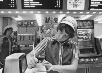 Vintage photos show what it was like to eat at McDonald’s in the 1970s