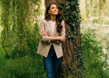 These portraits show how the British royal family has changed through the years