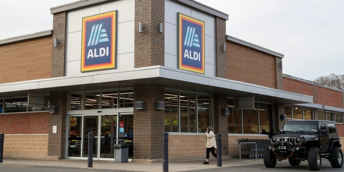 I’ve worked at Aldi for years. Here are my 7 best tips for buying groceries there on a budget.