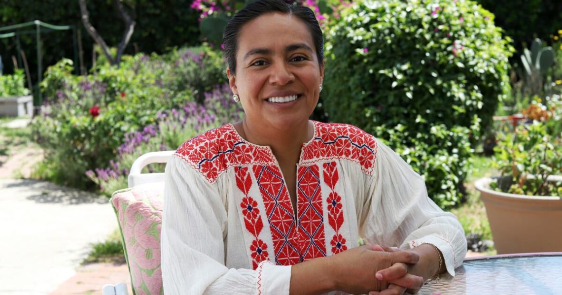 A pesar de la discriminación, migrante enaltece a Oaxaca utilizando la historia de su padre