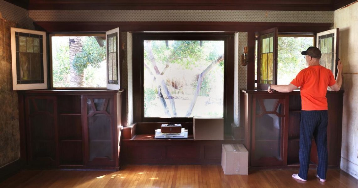 A ‘calamity waiting to unfold’: Altadena residents with standing homes fear long-term health effects