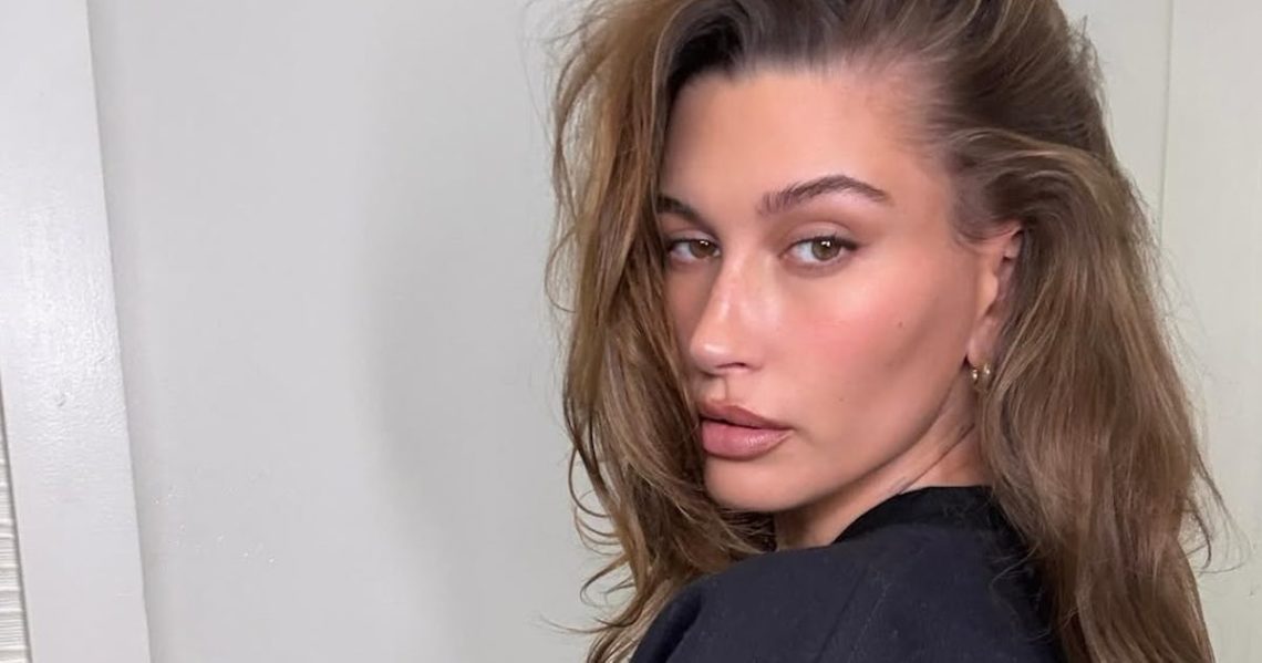 Brown Eyeliner Is Trending & It’s Been Cosigned By Hailey Bieber