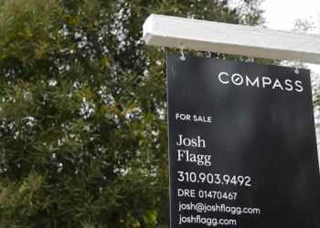 Homeowners and home buyers seize a brief — but steep — drop in mortgage rates