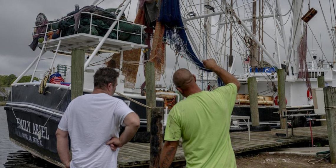 In a Tiny Gulf Town, Big Cheers for Trump’s Tariffs