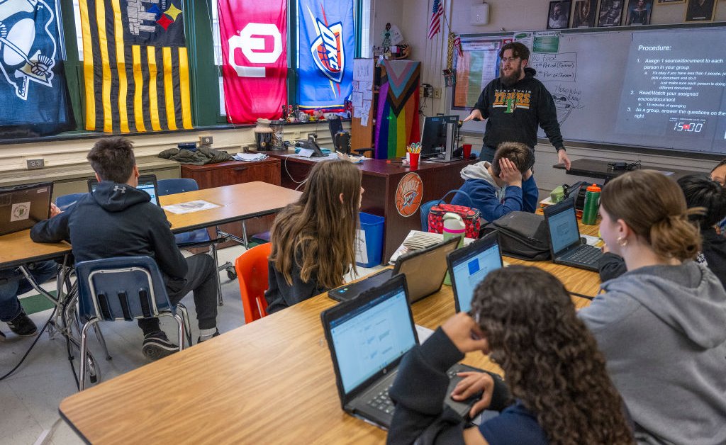 It’s Time to Keep Phones Out of Classrooms