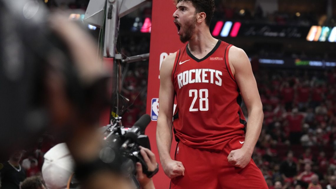 Jalen Green makes eight 3s with 38 points to help Rockets even series with 109-94 win over Warriors