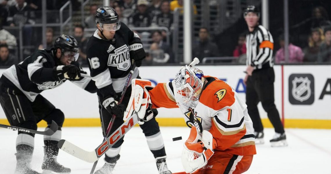 Kings dominate Ducks to maintain gap over Oilers in Pacific Division