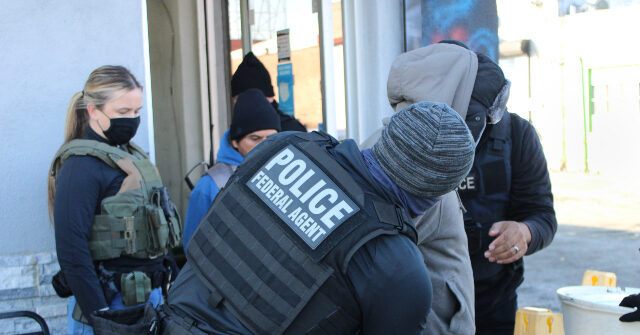 New York, Texas Judges Block Deportations of Venezuelan Migrants