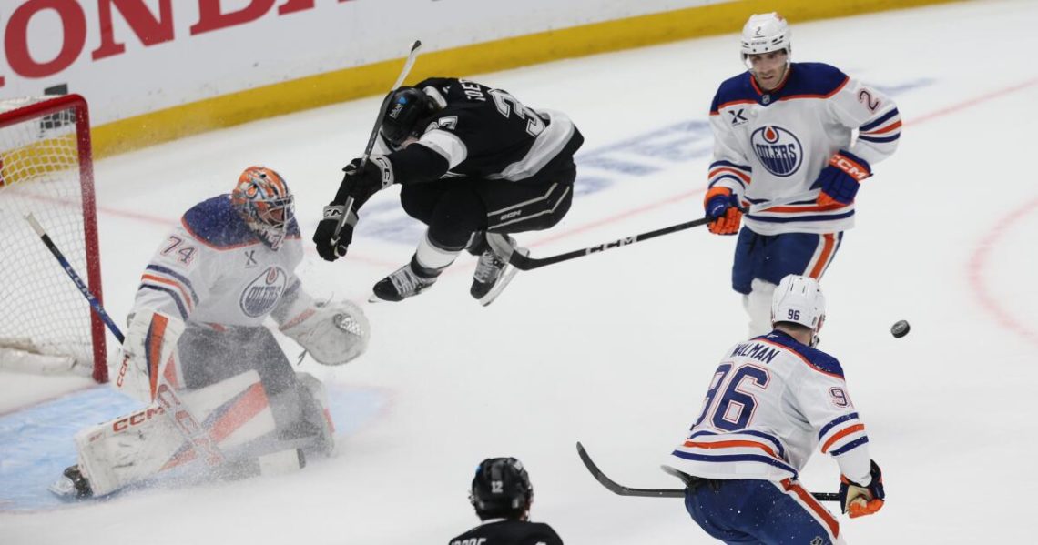 Phillip Danault’s late goal saves Kings from disaster in wild Game 1 win over Oilers
