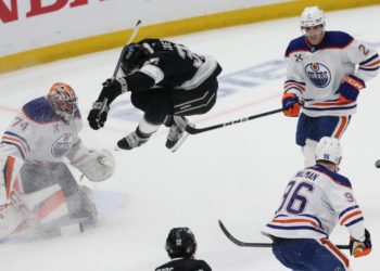 Phillip Danault’s late goal saves Kings from disaster in wild Game 1 win over Oilers