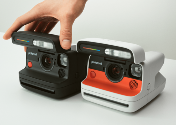 Polaroid Launches Retro-Inspired ‘Polaroid Flip’ Instant Camera