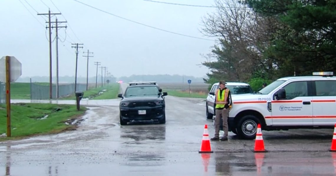 Single-engine plane crashes in Illinois, killing all 4 people aboard