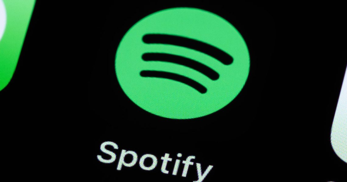 Spotify outage affects thousands of users. Company denies hack.