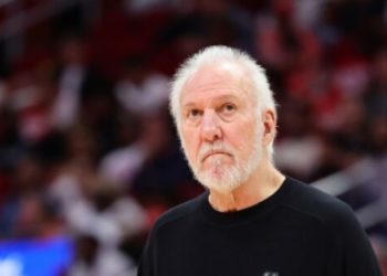 Spurs’ Gregg Popovich Taken Away in Ambulance After Fainting at Restaurant
