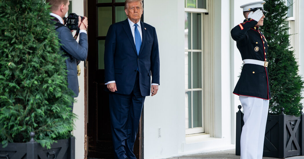 Trump Executive Order Eases Firing of Probationary Federal Workers