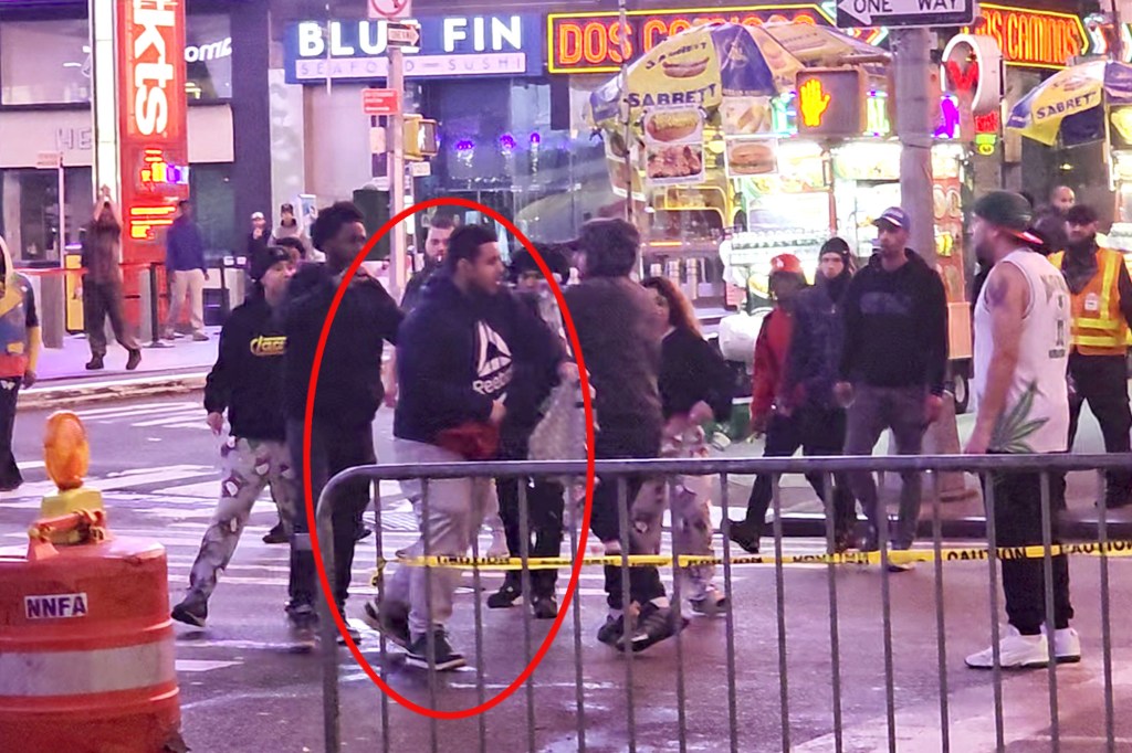 Video grabs showing moments before street vendor is shot in the arm.
