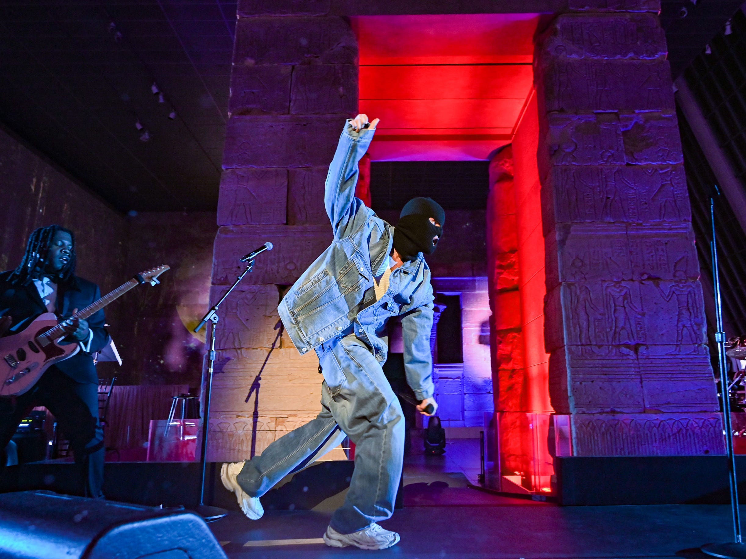 Justin Bieber performing at the 2021 Met Gala.