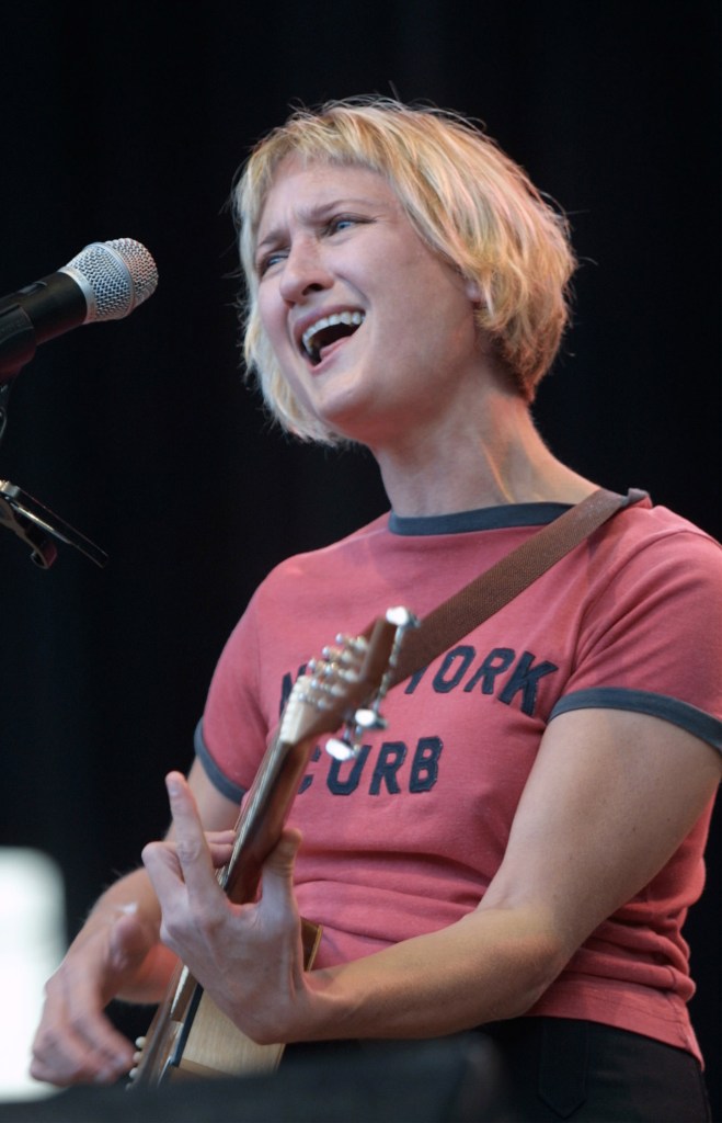 Singer Jill Sobule performs during the 15th Annual Bridge School Benefit October 21, 2001 at the Shoreline Amphitheatre in Mountain View, CA.