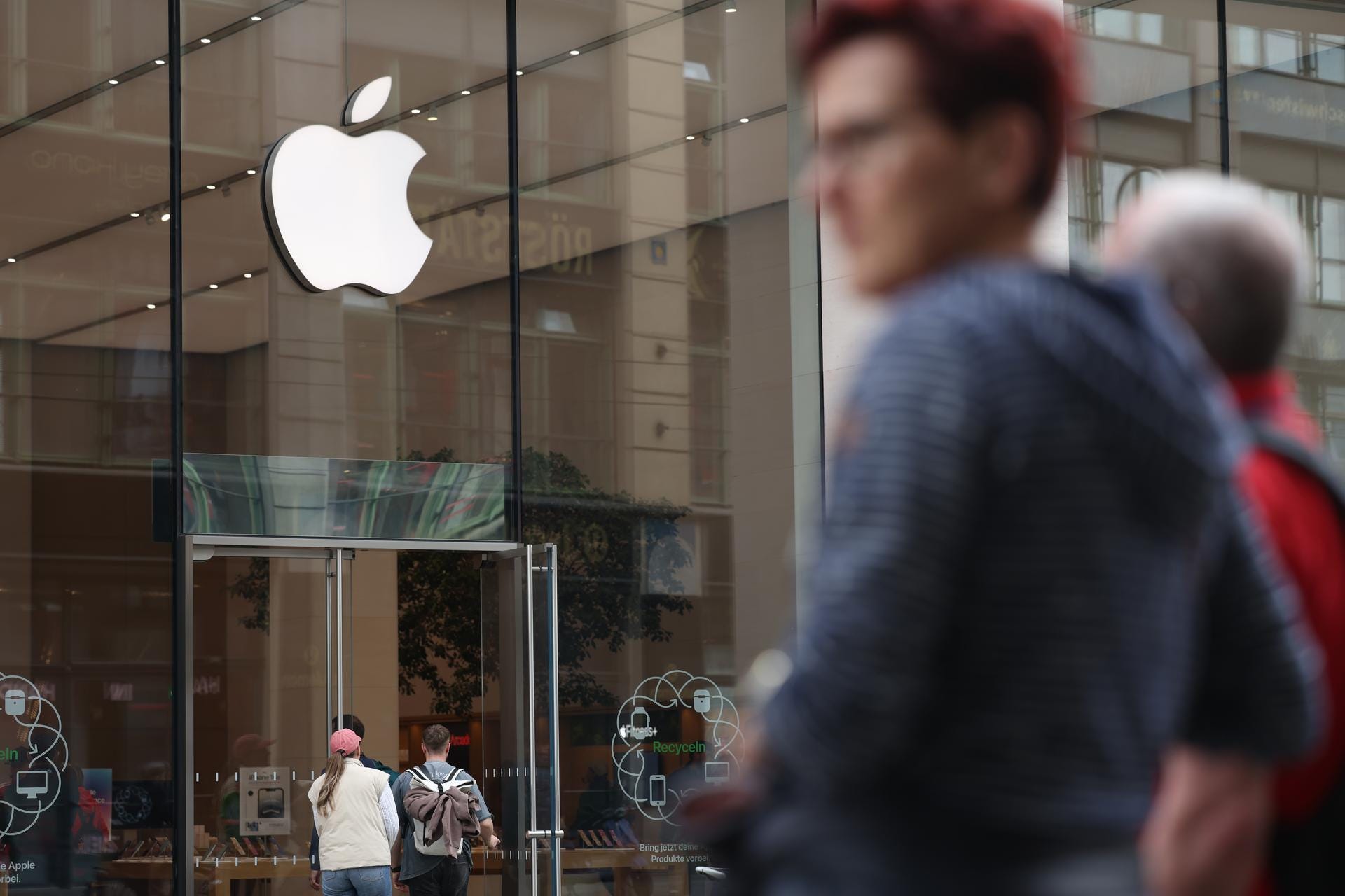 An Apple store front door, with the white Apple logo set into glass.