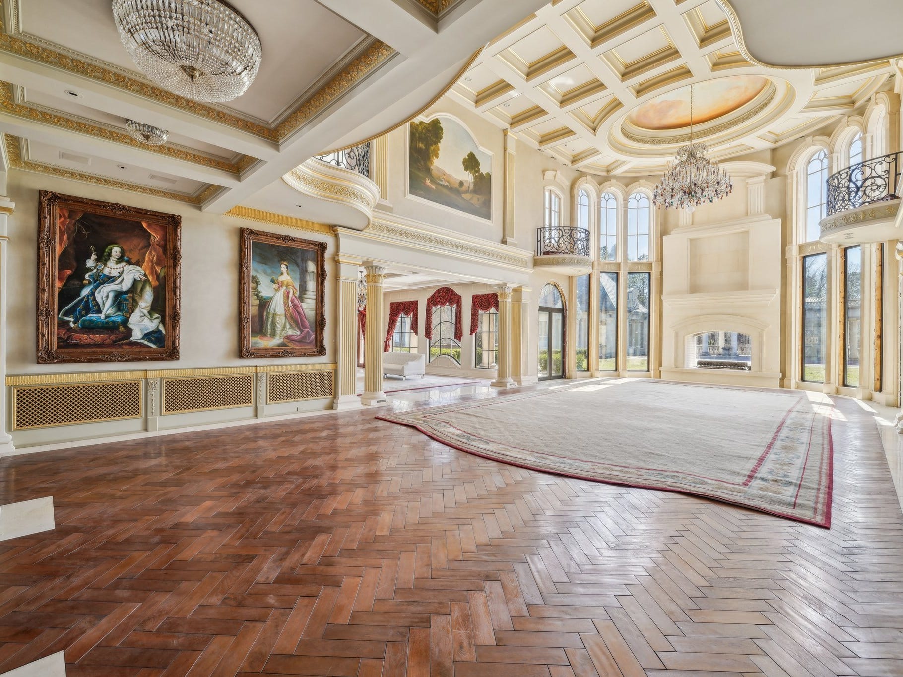 art gallery room montagel way