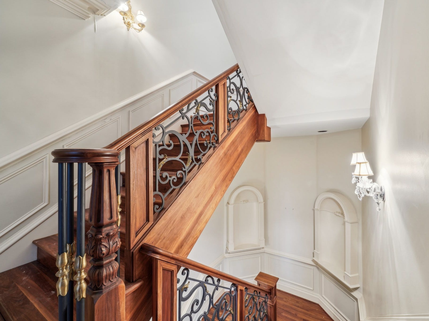 staircase at 7 montagel way